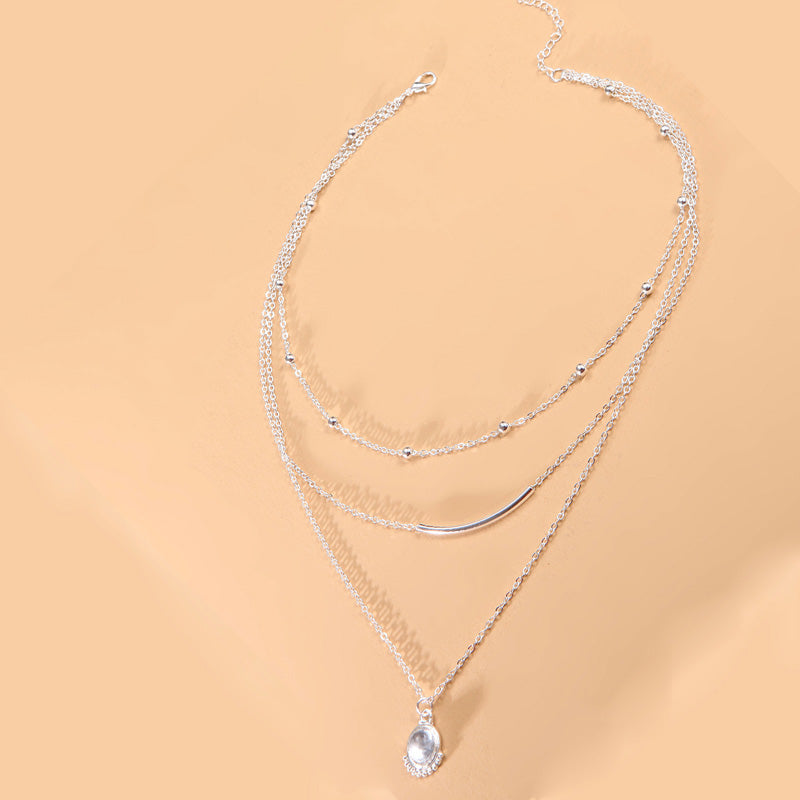 COLLAR MULTICAPA – MEDALLÓN Y BARRA MINIMALISTA