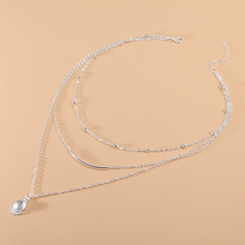 COLLAR MULTICAPA – MEDALLÓN Y BARRA MINIMALISTA